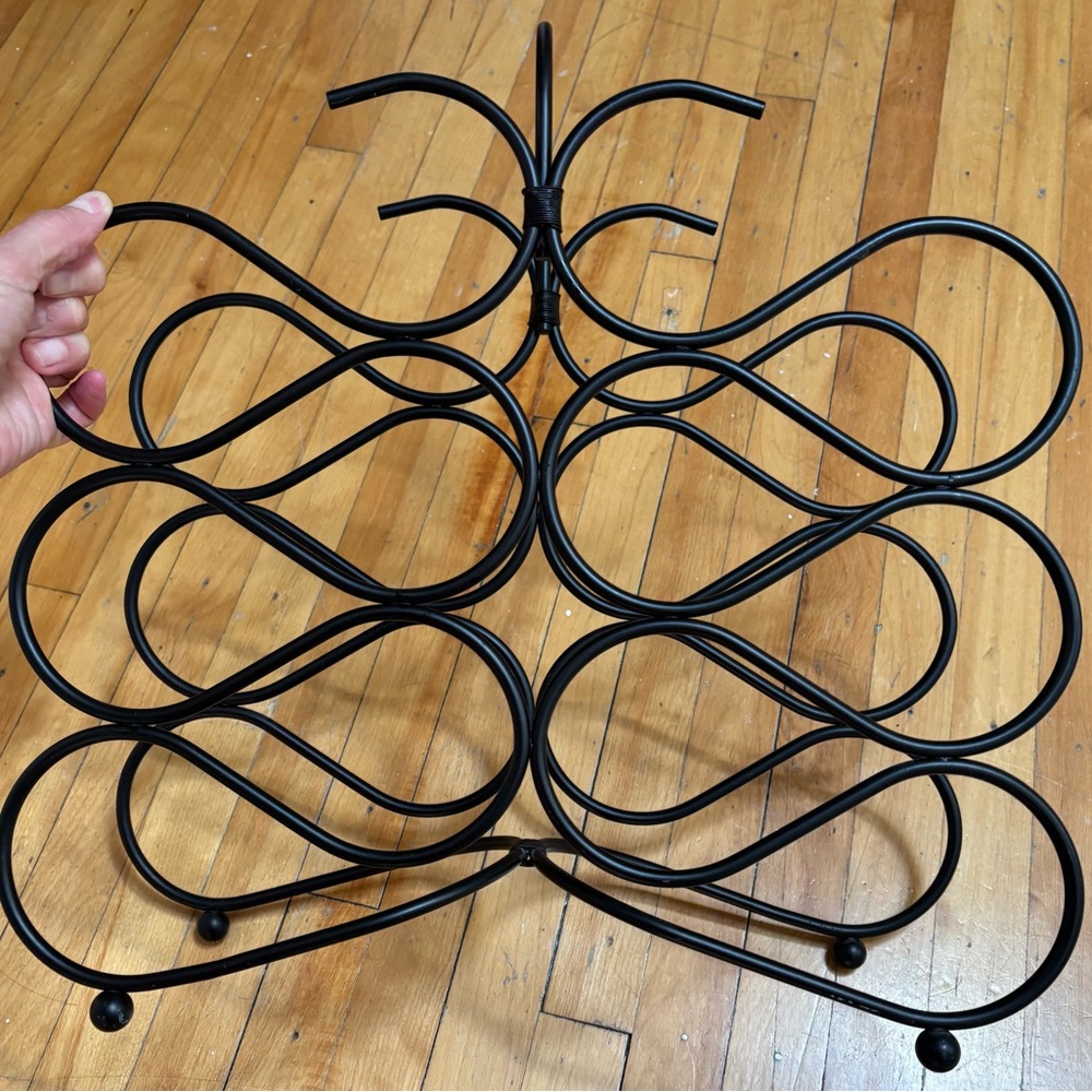 Metal wine rack. - Picture 4 of 4